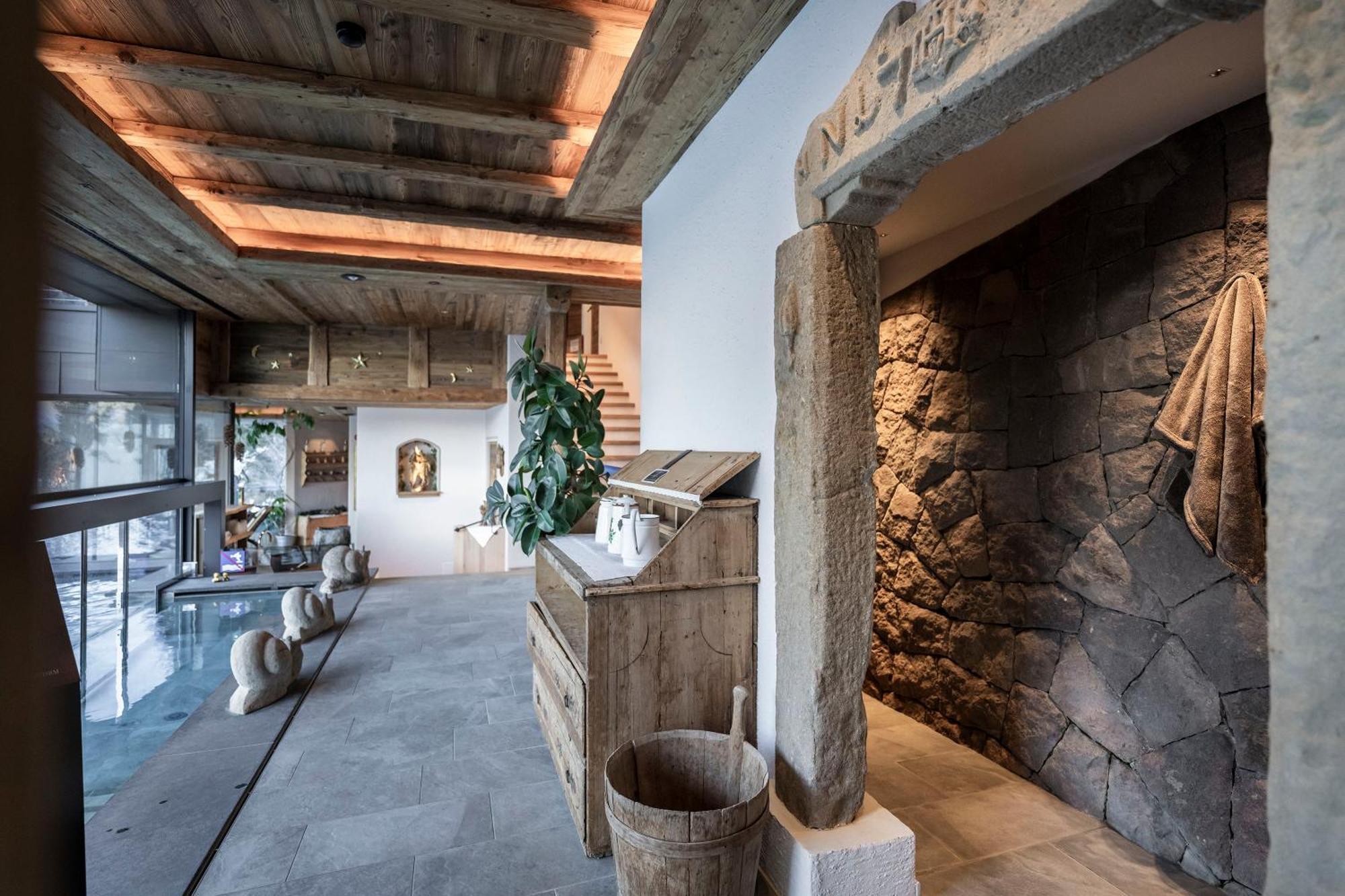 Charmehotel Uhrerhof - Deur Urtijëi Buitenkant foto