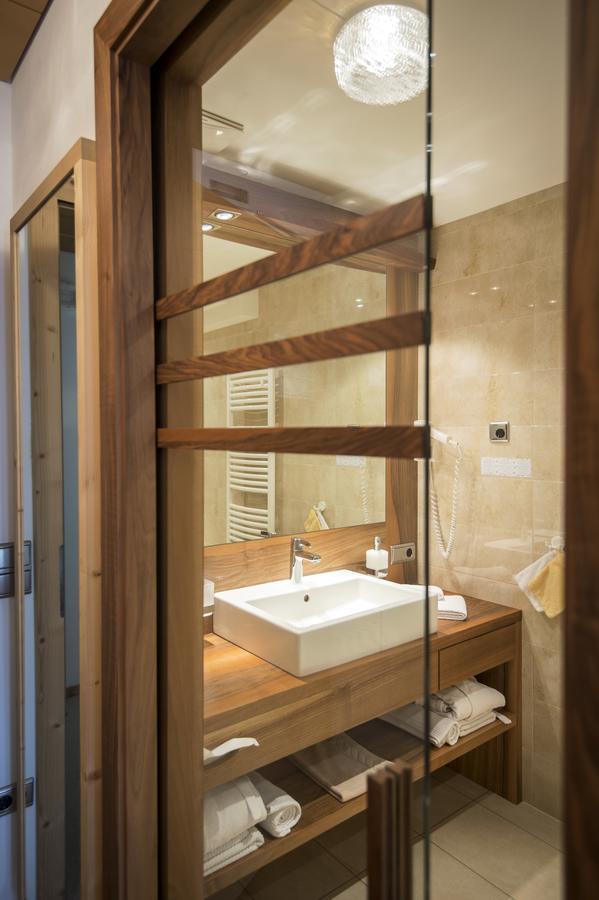 Charmehotel Uhrerhof - Deur Urtijëi Buitenkant foto